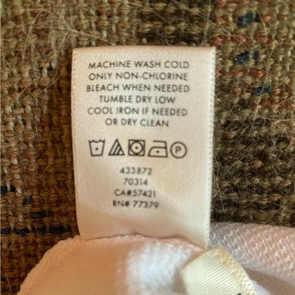 Ann Taylor sleeveless sweater top - Picture 4 of 4